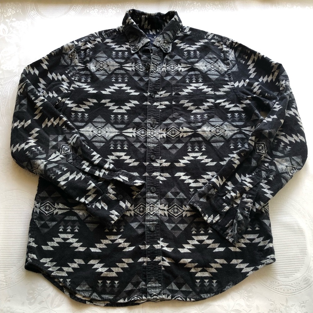 American Eagle Classic-Fit Black/Gray Aztec Print Long Sleeve Shirt Men’s Size M